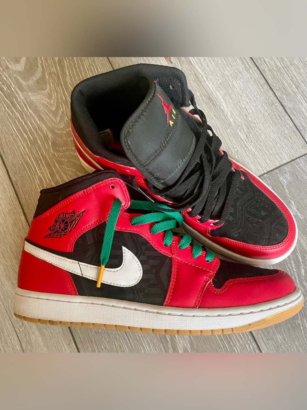 Nike Air Jordan 1 Mid SE “Christmas”